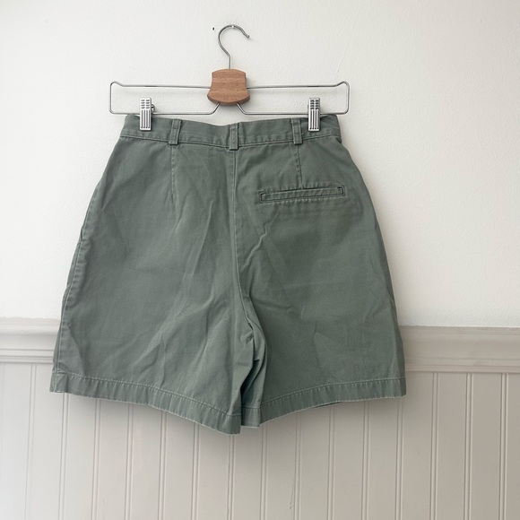 Vintage Dockers Women's Size 6 Olive Green Cotton Pleated Shorts - Picture 4 of 4